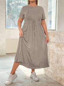 SHEIN Essnce Vestido de manga corta largo con tiras en la cintura y bolsillos, de unicolor de moda casual de verano para mujer de talla grande