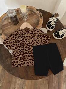 SHEIN 2 件套女婴樱桃豹纹圆领短袖 T 恤和黑色针织紧身短裤套装，Y2K 风格儿童夏季服装 - 彩色 - 查看 2