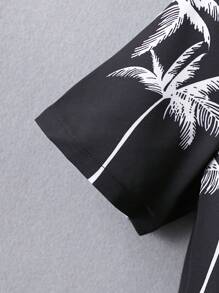 SHEIN Camisa Y Pantalones Cortos Con Estampado De Árbol De Coco Para Preadolescentes Sin Camiseta Interior