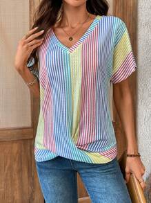 SHEIN LUNE Camiseta casual de mujer de manga corta con cuello en V, diseño de color block arcoíris, dobladillo retorcido, diseño slim fit y con estilo