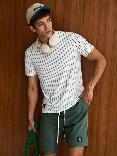 SWAVVY Men Striped Print Tee & Drawstring Waist Shorts