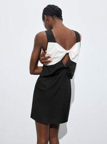 Maija 女士黑白对比蝴蝶结装饰黑白连衣裙，百搭夏季/四季优雅休闲都市时尚设计，舒适合身的V字后背蝴蝶结点缀黑白拼布A字连衣裙，优雅的女士服装，适合音乐会的可爱装扮，商务休闲办公装，低调的老钱风格，高端时尚都市通勤，编辑的最爱，城市社交/度假聚会派对礼服，迷人的毕业季短裙商务休闲女装，办公装，低调的老钱风格，毫不费力，高端都市通勤，与杂志主编同款风格，都市社交度假派对装，迷人，低调的基本款风格，百搭而不挑剔的服装，街头时尚服装，服装，咖啡店，休闲装