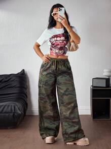 SHEIN EZwear Pantalones vaqueros casuales de mujer con cintura elástica y ajuste holgado, con estampado de camuflaje