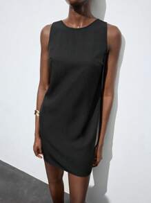 Maija 女士黑白对比蝴蝶结装饰黑白连衣裙，百搭夏季/四季优雅休闲都市时尚设计，舒适合身的V字后背蝴蝶结点缀黑白拼布A字连衣裙，优雅的女士服装，适合音乐会的可爱装扮，商务休闲办公装，低调的老钱风格，高端时尚都市通勤，编辑的最爱，城市社交/度假聚会派对礼服，迷人的毕业季短裙商务休闲女装，办公装，低调的老钱风格，毫不费力，高端都市通勤，与杂志主编同款风格，都市社交度假派对装，迷人，低调的基本款风格，百搭而不挑剔的服装，街头时尚服装，服装，咖啡店，休闲装