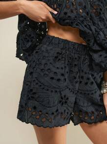 SHEIN Unity 2 件套女士休闲黑色夏季服装，镂空刺绣宽松上衣和宽宽松短裤，度假套装 2 件短套装女士上衣和短裤套装女士短套装哈瓦那之夜服装两件套短裤服装 - 黑色 - 查看 9