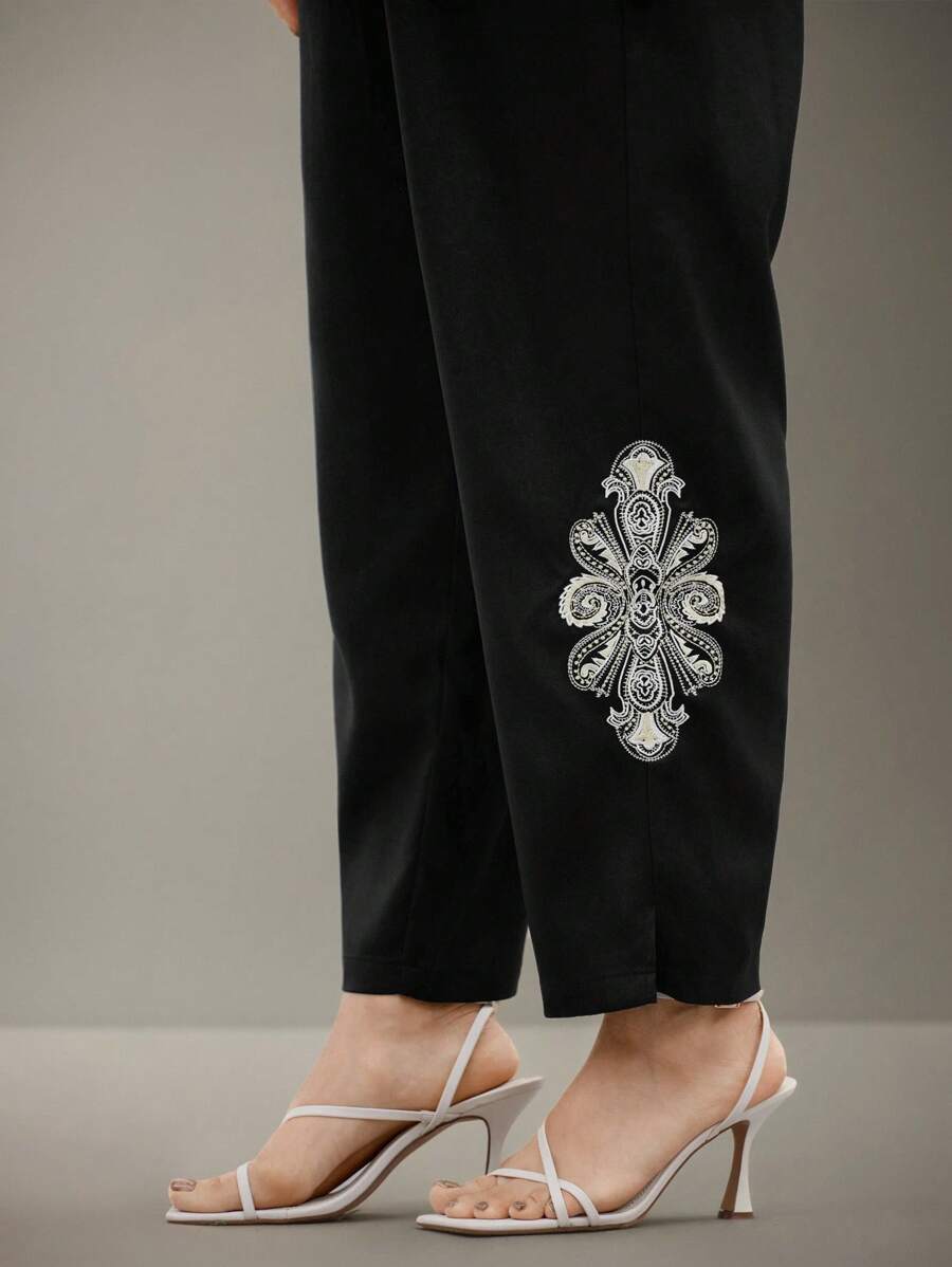 Flouryn Plus Size Women Skinny Pants With Ankle Floral Embroidery Fall Cloth For Women - Black - View 1