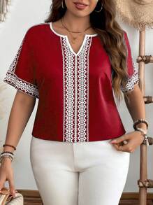 EMERY ROSE Plus Size Women's Elegant Floral Print V-Neck Short Sleeve Casual Blouse, Versatile Black Shirt - Burgundy - View 5