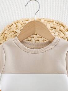 Cozy Pixies Felpa girocollo a maniche lunghe con fantasia a blocchi di colore per bambino