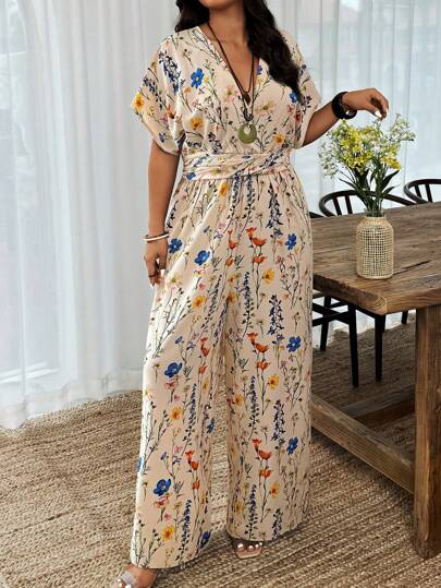EMERY ROSE 大码女式花卉印花 V 领蝙蝠袖褶饰腰部阔腿连体裤，夏季度假风格