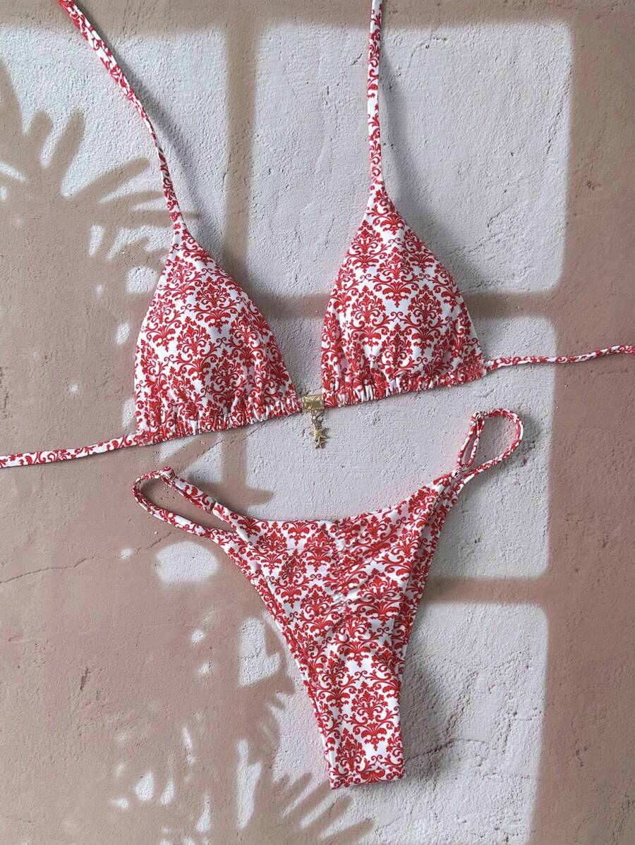 Swim Mod 女士海滩夏季服装 2 件套,随机印花金属装饰细肩带比基尼套装,度假 - 彩色 - 查看 1