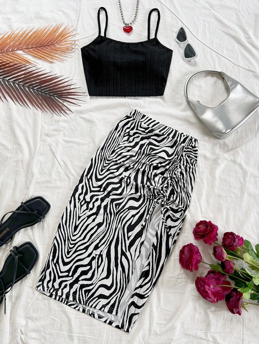 Soleia Bộ đồ 2 món đi nghỉ mát cho nữ họa tiết ngựa vằn đen trắng gợi cảm, áo crop top và chân váy xếp ly, đa năng cho các dịp hàng ngày, hẹn hò, trà chiều, bãi biển, du ngoạn, chuyến đi thành phố, kỳ nghỉ xuân/hè, đám cưới, lễ hội âm nhạc, bộ đồ in họa tiết động vật phong cách boho 2 món cho nữ váy bộ 2 món - Đen và trắng - Xem 1