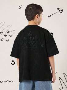 SUMWON 超大街头风格青年 T 恤经典宽松版型背部印花涂鸦设计圆领休闲都市日常穿着 - 黑色 - 查看 1