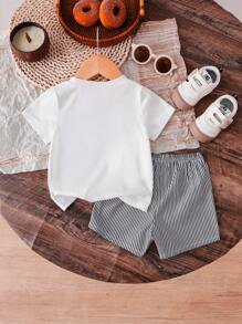 SHEIN Vintaside Kids Conjunto de 2 piezas para niños pequeños: Camiseta de manga corta de punto blanca con bordado lindo y estampado de lápiz, y pantalones cortos casuales de rayas tejidos, adecuado para verano, deportes al aire libre y atuendo de ocio