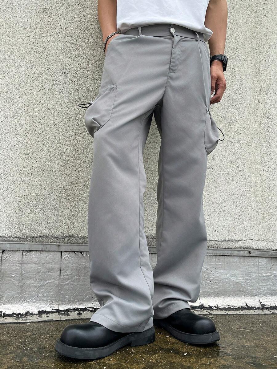 Manfinity Hypemode Pantalones casuales sueltos rectos con varios bolsillos y botones de unicolor para hombre - Gris Oscuro - Ver 1