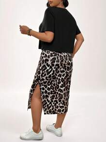 SHEIN LUNE Plus-Size Women'S Boho Summer Black T-Shirt + Leopard Print Side Slit Skirt Casual Women'S 2-Piece Set