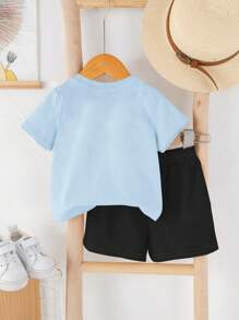 SHEIN Set de 2 piezas con camiseta de manga corta de cuello redondo y pantalones cortos casuales para bebé niño, adecuado para el verano