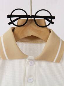 SHEIN Playful Pals 嬰兒男童白色華夫格面料 Polo 衫 夏季休閒短袖上衣 返校日職業日穿搭 經典鈕扣開襟復古幼童服飾 - 白色 - 查看 3