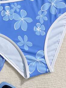 3pcs Tween GirlsRandom Floral Print Swimsuit & Beach Attire Set - Blue and White - View 4