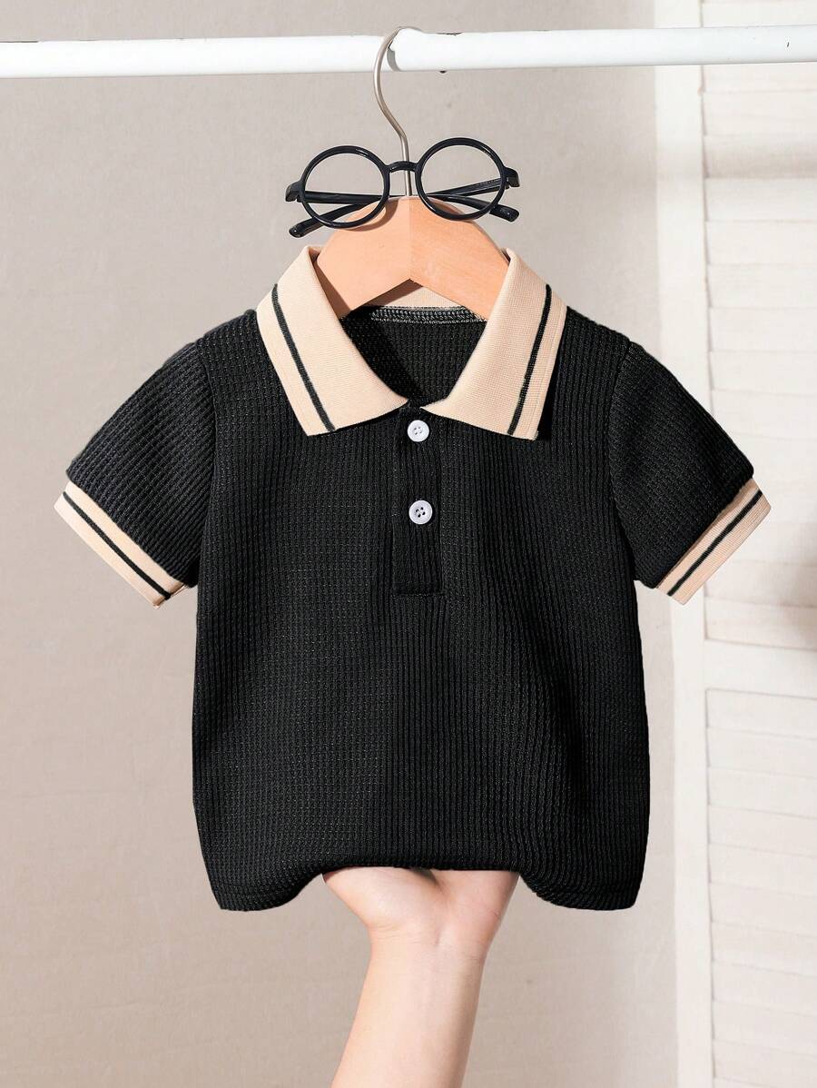 SHEIN Playful Pals 嬰兒男童黑色 Polo 衫 華夫格面料 短袖休閒上衣 夏季職業日返校穿搭 復古純棉幼童翻領鈕扣開襟衫 - 黑色 - 查看 1