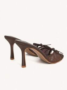 CUCCOO CHICEST 女士咖啡棕色绒面革+撞色网眼蝴蝶结装饰优雅穆勒高跟圆头凉鞋 - 摩卡棕 - 查看 6