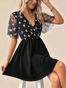 SHEIN Clasi 印花網紗拼接蝴蝶袖連衣裙 - 黑色 - 查看 3