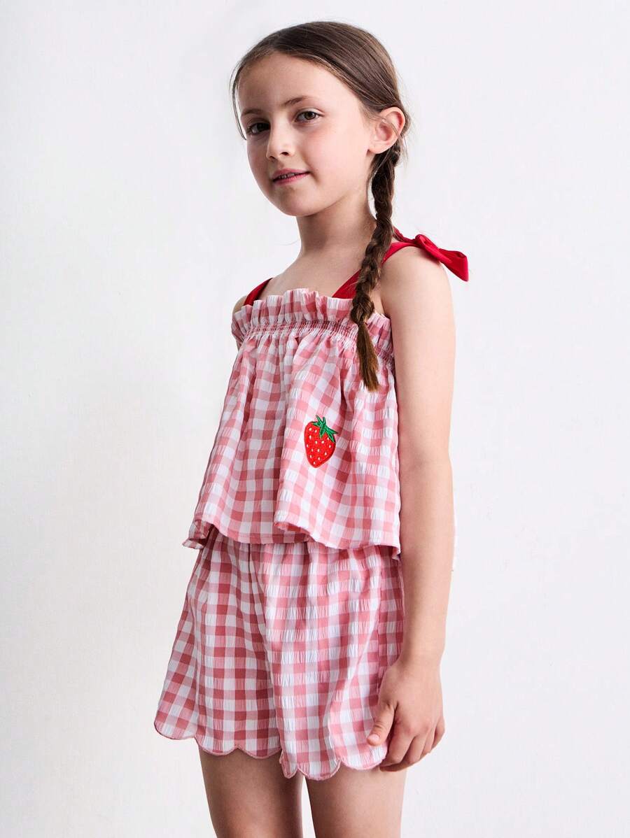 SHEIN Conjunto de niña joven con blusa de cuadros, camiseta con lazo y shorts con dobladillo de volantes - Multicolor - Ver 1