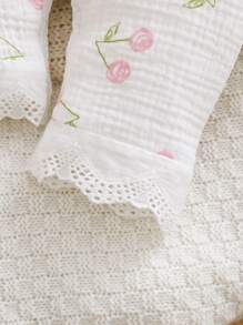 Bộ quần áo cardigan dài tay in họa tiết quả anh đào cho bé gái sơ sinh kèm mũ và yếm, thích hợp chụp ảnh tại nhà - trắng - Xem 6