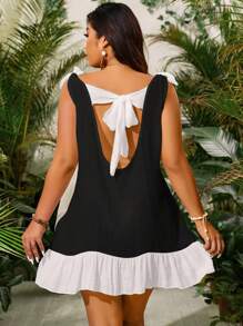 Slaydiva Vestido de Capa Crochê com Renda e Amarração nos Ombros, Plus Size para Mulheres, Ideal para Férias - Preto e Branco - Visão 2
