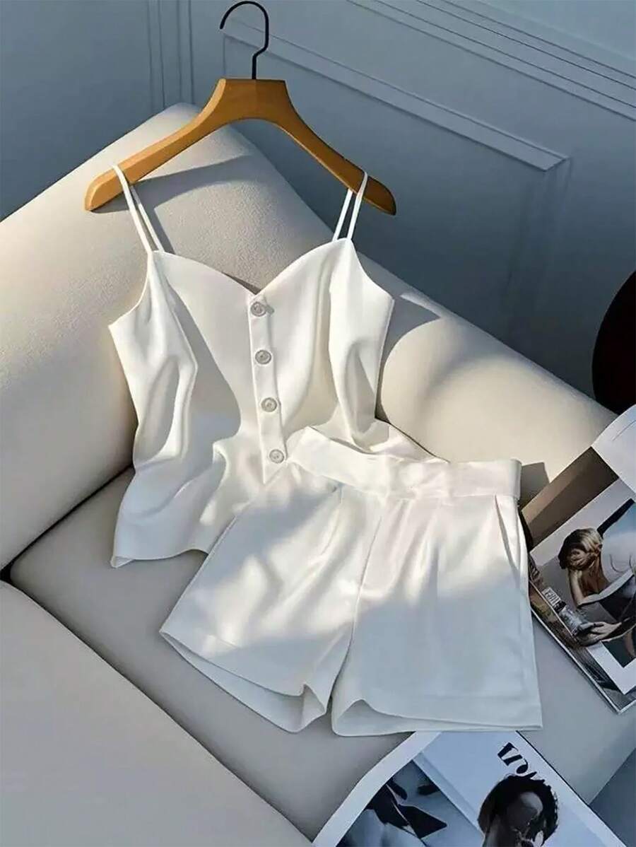Franclia Set de 2 piezas top de tirantes blanco con botones y shorts - Blanco - Ver 1