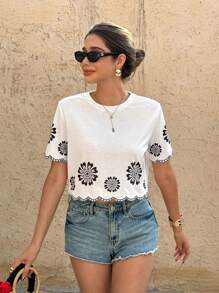 SHEIN Frenchy Áo thun ngắn tay cổ tròn in họa tiết hoa cúc thêu hoa màu kem dành cho nữ mùa hè, thích hợp mặc đi nghỉ, mặc hàng ngày, mặc đi chơi, mặc ngày lễ, mặc đi biển, mặc tốt nghiệp mùa hè - Nhiều màu - Xem 6