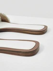 MOTF PREMIUM 仿珍珠细节PU皮革平底凉鞋