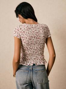 Poéselle 女士短袖衬衫褶皱花卉浪漫可爱休闲甜美荷叶边下摆短袖衬衫 - 彩色 - 查看 4