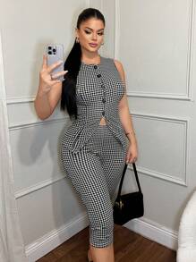 SHEIN SXY Bộ đồ nữ cỡ lớn gợi cảm, thanh lịch không tay, thắt eo kẻ caro và quần legging kẻ caro lửng 3/4, phù hợp cho phong cách công sở quyến rũ, dạ hội, vũ hội, ngày Valentine, trang phục đi du lịch, đi làm, kinh doanh, retro, tiệc tùng, nghỉ dưỡng, đi chơi, phong cách quý tộc, nhiều lớp, hẹn hò, tụ họp, tối giản, sinh nhật, sự kiện trang trọng, Gyaru, Ibiza, Nashville, kỳ nghỉ, kín đáo, sang trọng, thường ngày, mua sắm, thời trang đường phố, đi chơi. - Đen và trắng - Xem 6