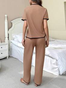 CoupledUp 卡其色撞色心形装饰上衣和短裤家居服套装 - 卡其色 - 查看 2