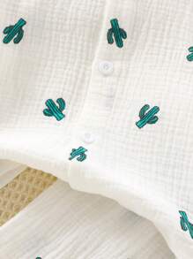 SHEIN Vintaside Kids 2 件/套男童夏季休闲仙人掌印花短袖 T 恤和短裤套装 - 白色 - 查看 5