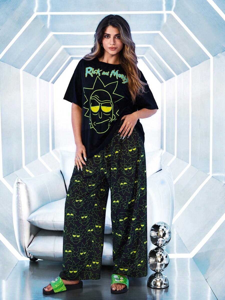 Rick and Morty X SHEIN Set pigiama oversize con stampa a cartoni animati, composto da top a maniche corte e pantaloni lunghi - nero - Visualizzare 1