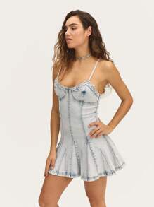 Nöista Sleeveless Light-Wash Denim Dress With A Pleated Skirt And Button-Down Front, Perfect For Creating Effortless And Chic Daytime Looks. - Light Wash - View 4