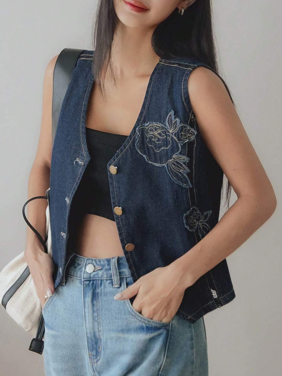 Dazy-Less 女士休闲花卉刺绣牛仔背心，适合春夏秋季商务、办公室、通勤 - 深色水洗藍 - 查看 1