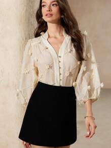 Aveloria Rosie 优雅别致、经典法式女式衬衫，高端设计菱形提花面料，小 V 领，前开口，珍珠纽扣，3/4 灯笼袖，适合度假 - 杏色 - 查看 1