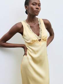 SHEIN X LOS FAVORITOS DE ANA GONZALEZ Maija 2025 Novo Vestido de Outono/Inverno para Mulheres com Decote em V, Renda, Recortes e Ombros Vazados, Moderno, Elegante, Urbano, Romântico, Refinado, Rústico, Estilo de Música, Festival, Aeroporto, Rua, Casamento, Convidado, Aniversário, Halloween, Negócios, Casual, Encontro, Festa, Saída, Convidado de Casamento, Formal - Amarelo - Visão 5