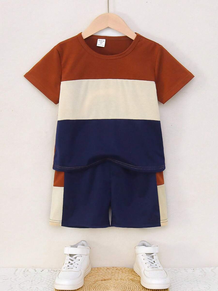 2pcs/Set Young Boys Casual Sports College Style Tricolor Short Sleeve T-Shirt + Shorts, Suitable For Daily Wear, School, Outings, Sports, Spring/Summer. Provides Multiple Outfit Options To Enhance Versatility. Simple And Elegant Design, Comfortable And Fashionable Wear. This Outfit Set Will Be A Practical And Stylish Choice In The Wardrobe Of Young Boys. - Multicolor - View 1