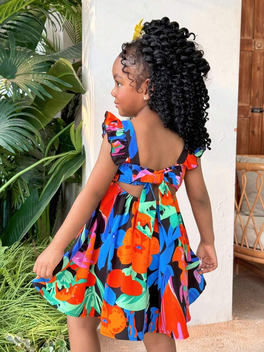 SHEIN Leap Crew فستان كاجوال أنيق بياقة مربعة وأكمام قصيرة مع تنورة ناعمة منفرجة، ومع ربطة خلفية بتصميم مفتوح، بطبعة فواكه استوائية جذابة للفتيات الصغيرات، طقم مطابق الأم والبنت (يباع بشكل منفصل 3 قطع)