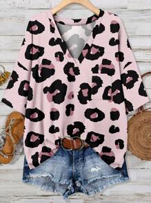EMERY ROSE Casual Pink Leopard Print Pattern Loose Fit V-Neck Pocket Short Sleeve Plus Size T-Shirt, Suitable For Summer - Pink - View 1