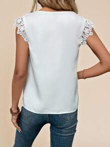 SHEIN Clasi Blusa con encaje en contraste ribete en abanico