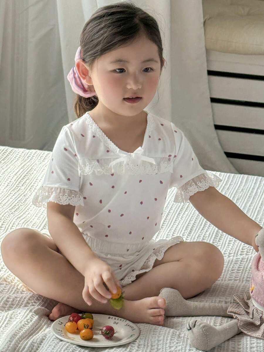 DAZY Kleine Mädchen Erdbeer Allover-Muster Spitzensaum Pyjama-Sets, modische Homewear, Sommer - Weiss - Übersicht 1