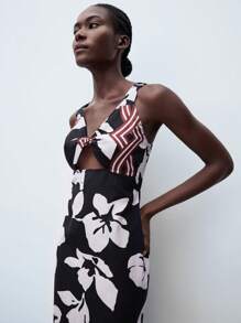 Maija Robe ajustée avec découpe à la taille, imprimé symétrique multicolore. Tenue de loisirs décontractée pour femmes, printemps/été