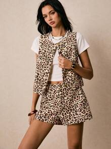 Poéselle Conjunto de mujer de chaleco y pantalones cortos de jean, conjunto de estampado de leopardo, conjunto de pantalones cortos casuales, chaleco de un solo botonadura con estampado de leopardo y pantalones cortos de jean, conjunto de 2 piezas para mujer, conjunto de pantalones cortos, ropa de verano bohemia de 2 piezas, conjunto de verano de 2 piezas para mujer, conjunto de 2 piezas corto de mujer estilo Y2K, conjunto de mujer, conjunto de pantalones cortos de verano de 2 piezas, atuendo de concierto country