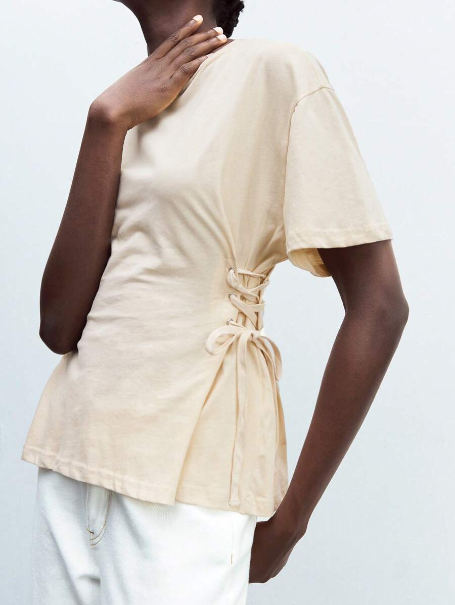 Maija Áo thun nữ cổ tròn tay ngắn thắt nơ trang trí họa tiết quả mơ mùa hè 2025, thích hợp mặc khi đi làm, đi chơi, nghỉ dưỡng bãi biển sang trọng, khách dự tiệc cưới, hòa nhạc đồng quê, ăn sáng, sân bay, lấy cảm hứng từ phong cách cổ điển thập niên 90, trang phục công sở thường ngày - Màu Khaki - Xem 1