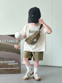 SHEIN 买 2 送 1，3 件/套婴儿男孩/女孩舒适休闲时尚百搭字母印花白色短袖 T 恤、针织上衣、工装短裤和斜挎包，适合春夏季室内、户外、日常、运动、玩耍、派对、摄影、假日、节日