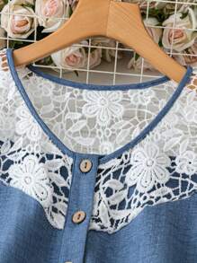 SHEIN LUNE Elegant Commute & Vacation Casual Minimalist Fashionable Versatile Comfortable Fabric Round Neck Lace Trim Splicing Short Sleeve Design Blue & White Plus Size Dress, Suitable For Spring, Summer, Autumn